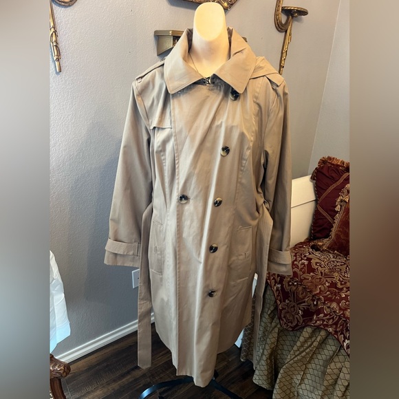 London Fog rain coat - Picture 4 of 14